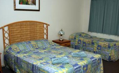 Lake Bennett Resort - Mackay Tourism 1