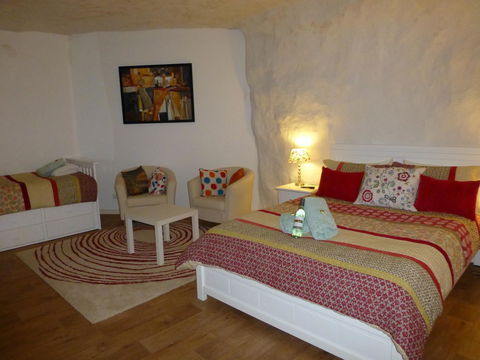 Underground Bed And Breakfast - Mackay Tourism 2