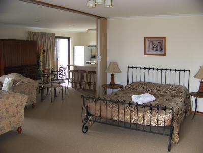 Anchorage At Victor Harbor Seafront Hotel - Mackay Tourism 2