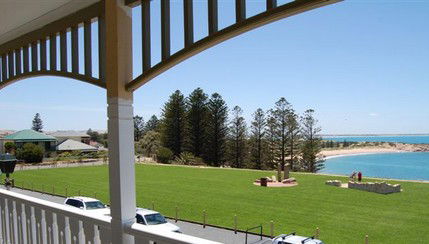 Port Elliot Beach House YHA - Mackay Tourism 6