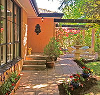Adelaide Hills Retreats - Villa Lemoni - Mackay Tourism