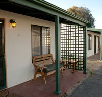Moonta Bay Road Cabins and Cottages - Mackay Tourism