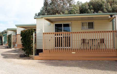 Moonta Bay Road Cabins And Cottages - Mackay Tourism 3