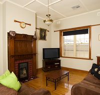 Semaphore Beach House - Mackay Tourism