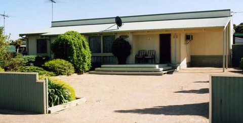Port Wakefield Motel - Mackay Tourism 0