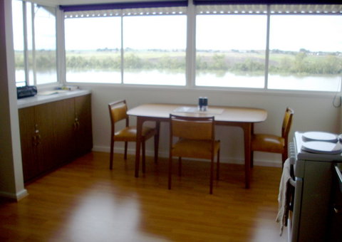 Riverfront Holiday House - Mackay Tourism 2