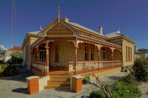 Myras Moonta Retreat - Mackay Tourism 0