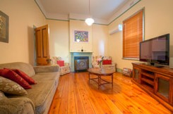 Semaphore Beach Cottage Bed And Breakfast - Mackay Tourism 0