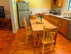 Semaphore Beach Cottage Bed And Breakfast - Mackay Tourism 2