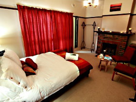 Old Cable Station Colonial Retreat - Mackay Tourism 0