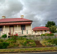 Tier View Twin Cottages - Mackay Tourism