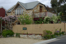 Cascade View Holiday Rentals - Mackay Tourism 0