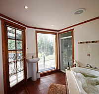 Love Grove Guest House - Mackay Tourism