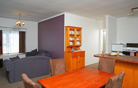 Fox And Hounds Inn - Mackay Tourism 1