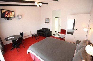 Fox And Hounds Inn - Mackay Tourism 4
