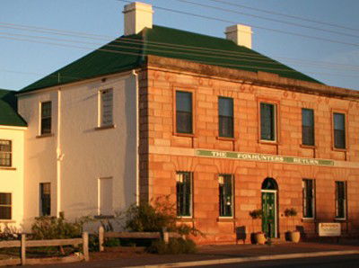 Foxhunters Return - Mackay Tourism 2