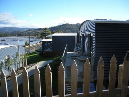 Port Huon Cottages - Mackay Tourism 1