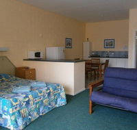 Penguin Holiday Apartments - Mackay Tourism