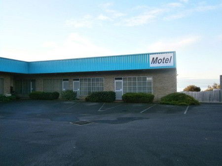 Penguin Holiday Apartments - Mackay Tourism 3