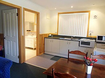 Driftwood Strahan Villas - Mackay Tourism 3
