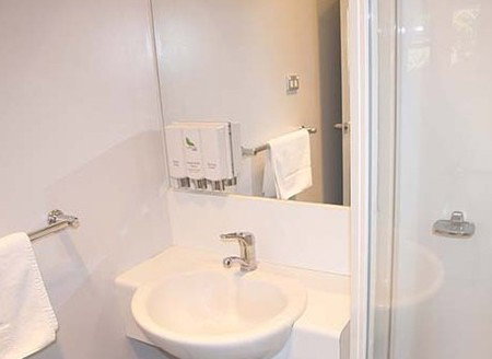 Leisure Inn Waterfront Lodge - Mackay Tourism 1