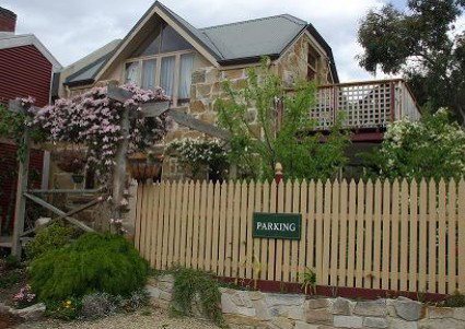 Cascade View Holiday Rentals - Mackay Tourism 1