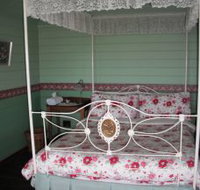 Berry Mountain Farm Mullengrove Cottage - Mackay Tourism