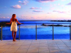 Monaco Resort - Mackay Tourism 0