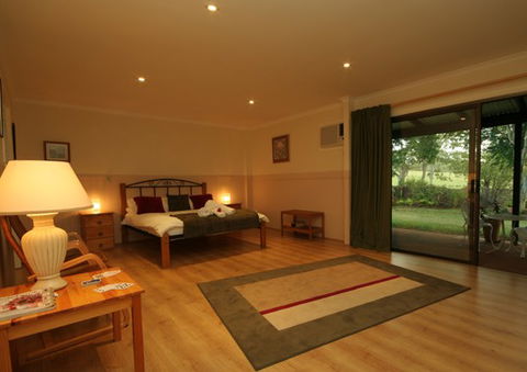 Lagoon Pocket Bed And Breakfast - Mackay Tourism 1
