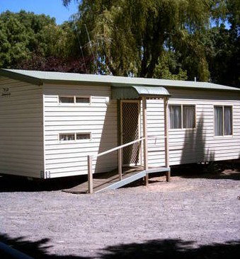 Castlemaine Central Cabin & Van Park - Mackay Tourism 0