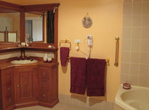 Azalea House B And B - Mackay Tourism 5