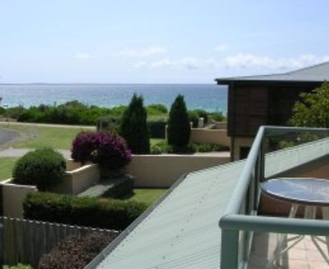 A Bay Beachcomber And Jervis Bays SeaChange - Mackay Tourism 2