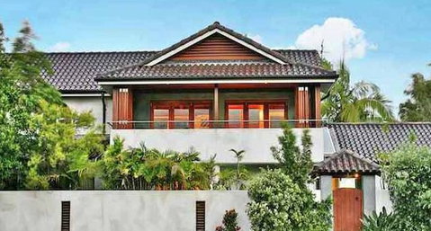 Alexs Byron Bay - Mackay Tourism 1