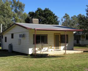 Cockatoo Cottage - Pooncarie - Mackay Tourism 0