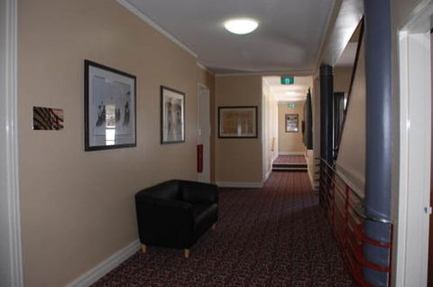 Alpine Hotel - Mackay Tourism 0