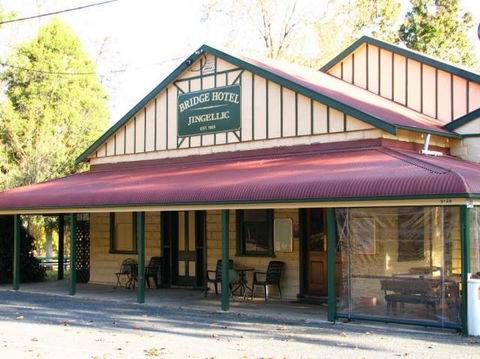 Bridge Hotel At Jingellic - Mackay Tourism 0