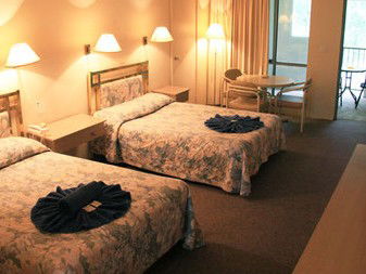 Khancoban Alpine Inn - Mackay Tourism 3
