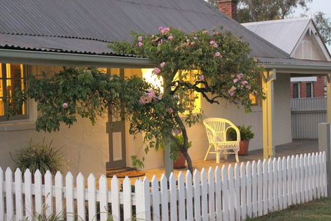The Cottage Tumut - Mackay Tourism 4
