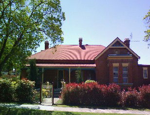 Tumut Accommodation Sefton House - Mackay Tourism 0