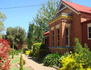 Tumut Accommodation Sefton House - Mackay Tourism 2