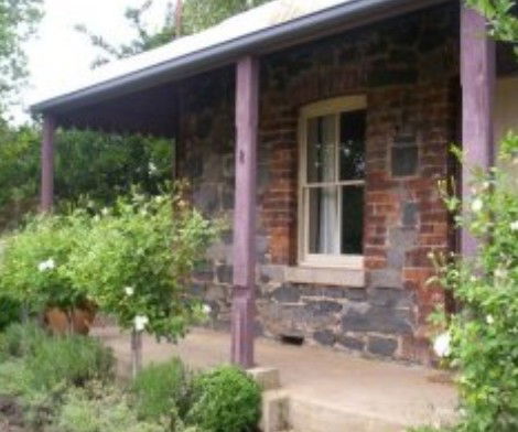 Accommodation Pinn Cottage - Mackay Tourism 0