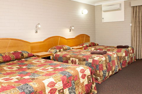 Hilltops Retreat Motor Inn - Mackay Tourism 2