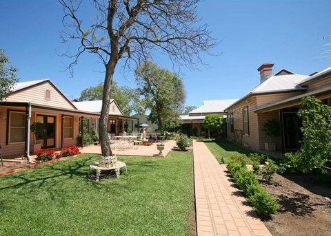 Sweet Briar Bed And Breakfast And Cottages - Mackay Tourism 1