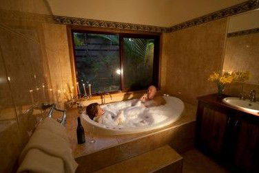 Perricoota Vines Retreat - Mackay Tourism 1