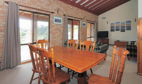 Baileys, Gerringong - Mackay Tourism 3
