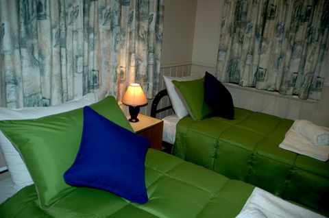 Carrs Hunter Valley Macadamia Farm Guest House - Mackay Tourism 2