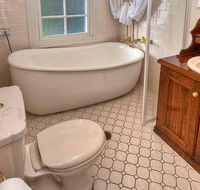 Bridal Falls Cottage - Mackay Tourism
