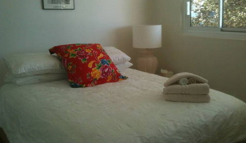 Absolute Beachfront Manly Bed And Breakfast - Mackay Tourism 4