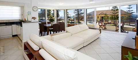 Absolute Beachfront Manly Bed And Breakfast - Mackay Tourism 5