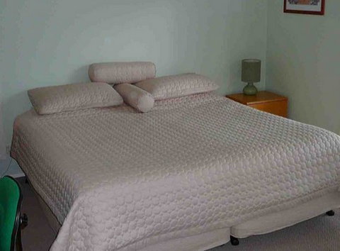 A Beach House Near Manly Two - Mackay Tourism 3